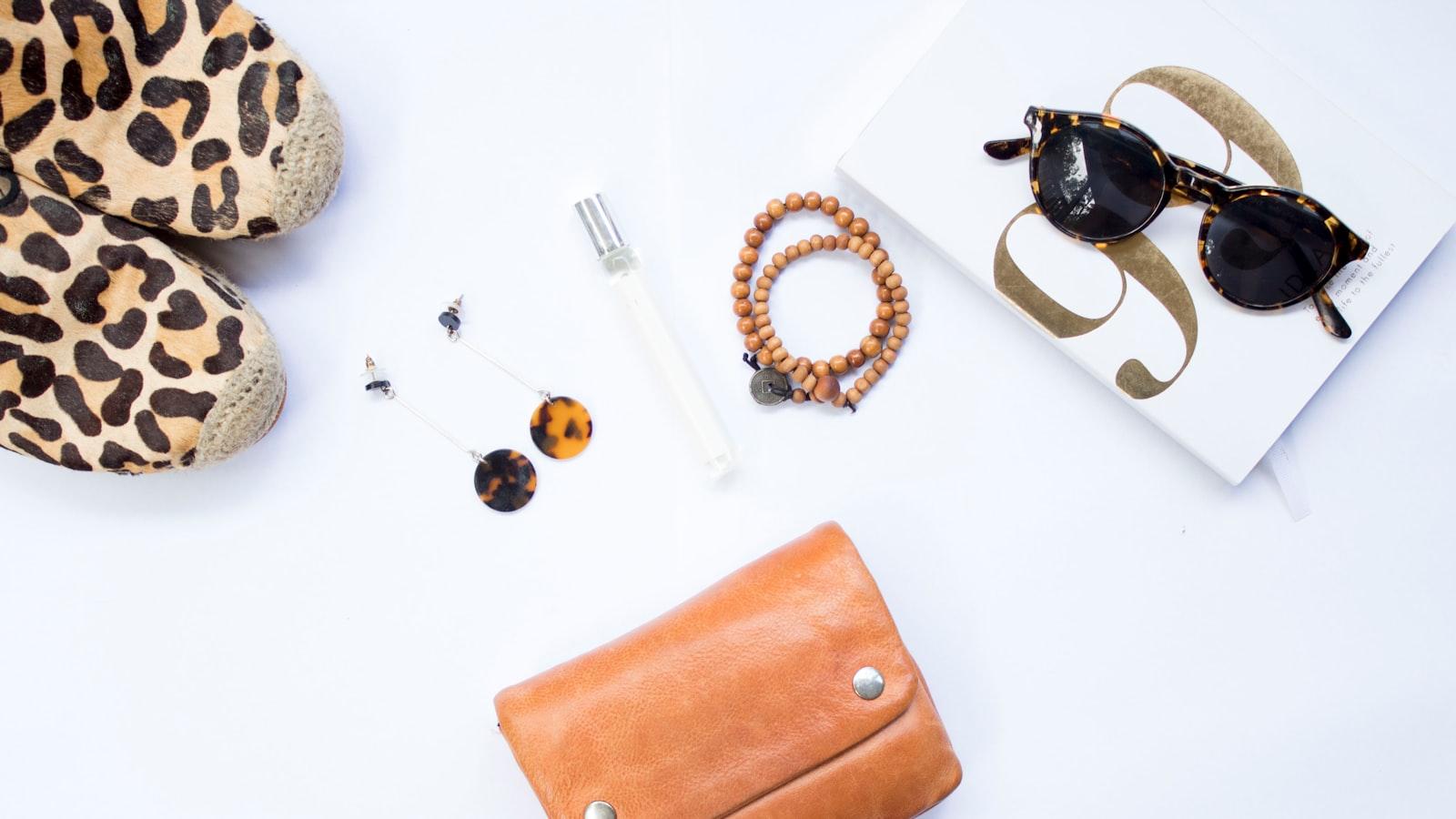 Pushing Fashion Boundaries:⁤ Incorporating Unexpected Accessories for⁤ a Standout ‍Look