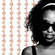 Embracing Individuality: How One Woman Defines Her Own Style and Breaks Free from Society’s Expectations